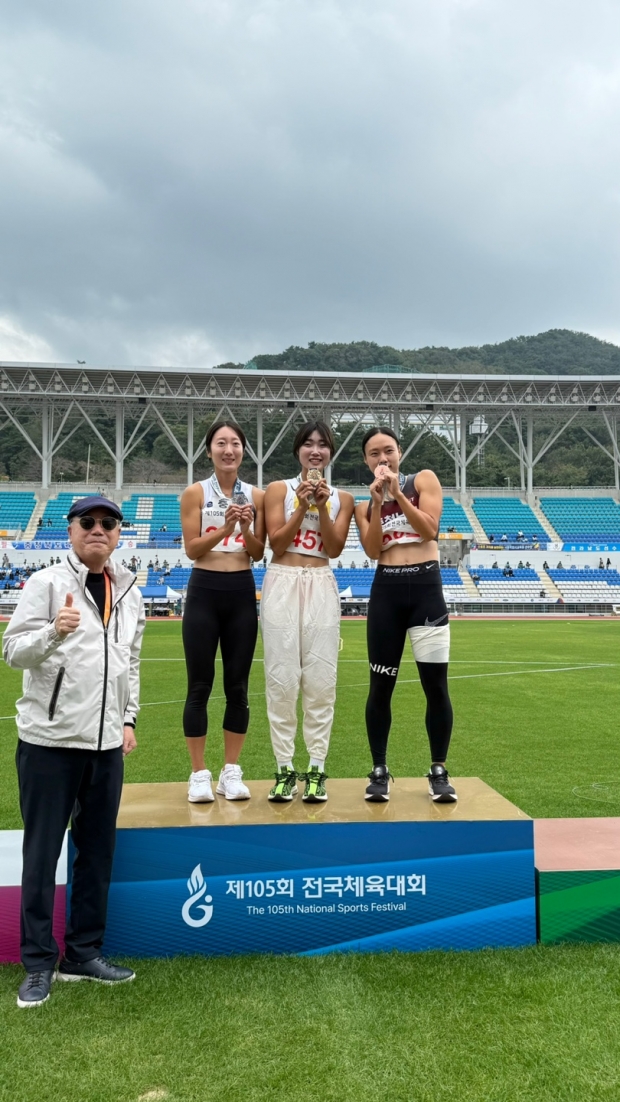 가운데 육상 여자 200m 금메달 신현진