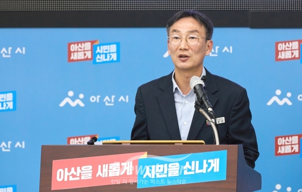 아산시 방효찬 도시개발국장이 10월 31일 오전 10시 중회의실에서 정기브리핑을 갖고 고품격 주거 용지 공급과 기반 시설 확충, 편안하고 살기좋은 공동주택 조성 등 도시경쟁력 강화를 위한 도시개발국 주요 사업 추진 현황과 계획을 소개했다.