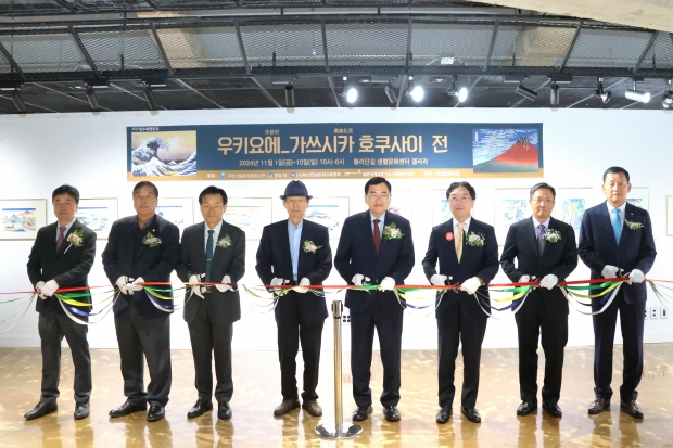 지난 1일 경주시 황리단길 생활문화센터 갤러리에서 주낙영 시장이 ‘2024 경주 재팬위크 개막식’에서 축사를 하고 있다