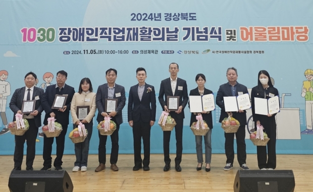 오른쪽에서 두 번째 박상근 포항시 자원순환과장.