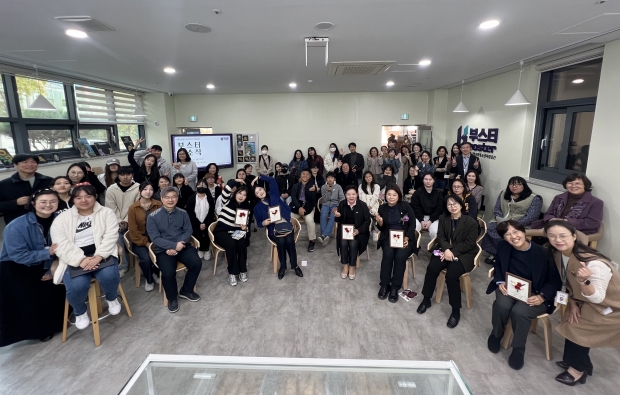 지난 11일 송내어울마당 1층에 학교 밖 청소년 전용공간 ‘부스터(부천시 학교 밖 청소년이 스스로 일어서는 터)’를 개소했다.