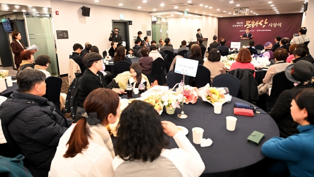 유정복 인천광역시장이 5일 중구 하버파크호텔에서 열린 '제42회 인천광역시 문화상 시상식'에서 축사를 하고 있다.