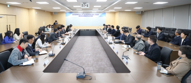 1. 인천경제자유구역청은 정국 혼란으로 인한 외국인투자기업의 불안을 해소하고 지원 방안을 논의하기 위해 지난 5일 긴급 간담회를 개최했다.