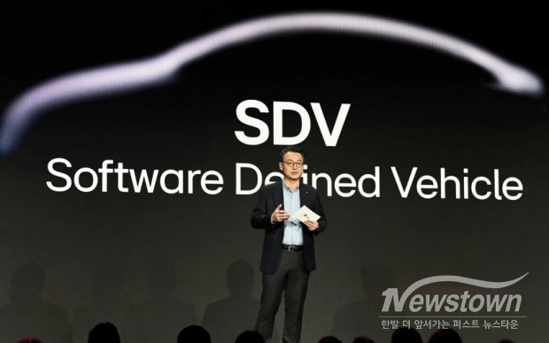 LG전자가 글로벌 자동차 미디어 ‘모터트렌드’가 주관하는 ‘2025 SDV 이노베이터 어워즈’에서 수상하며 차별화된 미래 모빌리티 기술력을 인정받았다. / 사진=LG전자