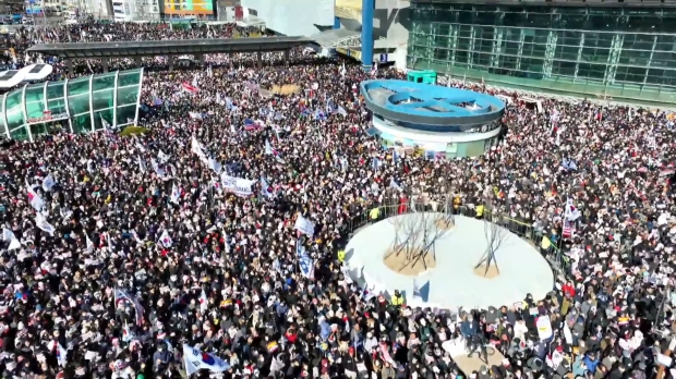 8일 오후 동대구역 광장에서 개신교 단체 세이브코리아가 국가비상기도회를 열고 윤석열 대통령 탄핵 반대와 석방을 촉구하고 있다. / 유튜브 세계로교회 갈무리.