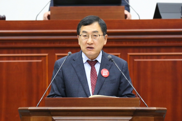 주낙영 경주시장이 13일 경주시의회 임시회에서 “APEC 정상회의의 성공을 위해 총력을 기울이겠다”고 강조하고 있다