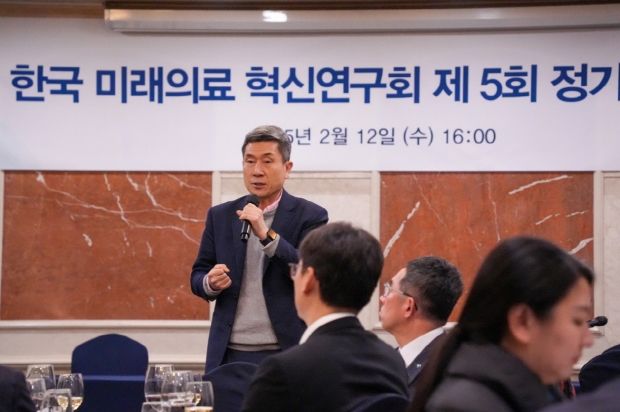 이강덕 포항시장은 12일 서울 여의도 켄싱턴 호텔에서 열린 한국미래의료혁신연구회 제5회 세미나에 참석했다