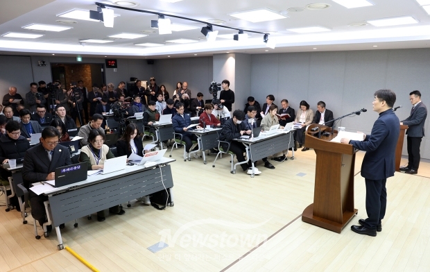 김종수 인구전략국장 ‘힘쎈충남 풀케어 돌봄정책 버전업’ 기자회견