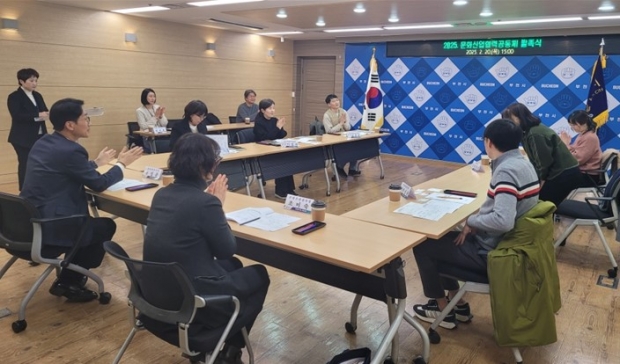 문화산업협력공동체 발족식에 6개 기관이 참여하여 소통하는 시간을 가졌다.