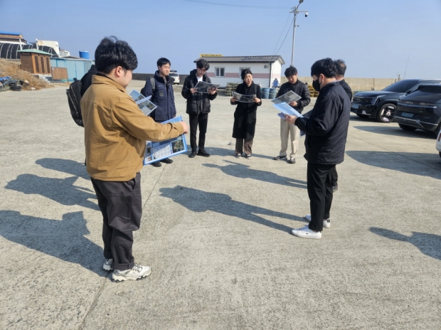 포항시가 26일 해양수산부 2030 자문단을 구룡포읍 구평리항에 초청해 구평항권역 현장 간담회를 가졌다