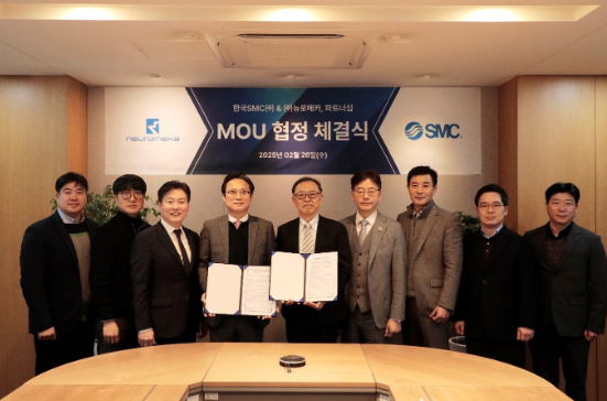 사진설명: 좌측부터 뉴로메카 ‘박지홍 그룹장, 최윤서 마스터, 서영호 마스터, 이기원 부문장’, 한국SMC ‘사사히라 나오요시 대표, 김형렬 본부장, 전성배 이사, 김형선 지역장, 송영재 소장’