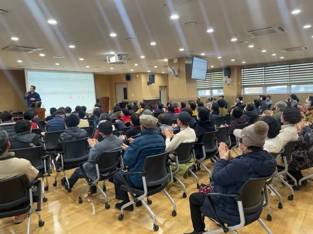 경주시노인종합복지관이 이번달부터 어르신들의 배움을 위한 상반기 교육 강좌를 개강했다