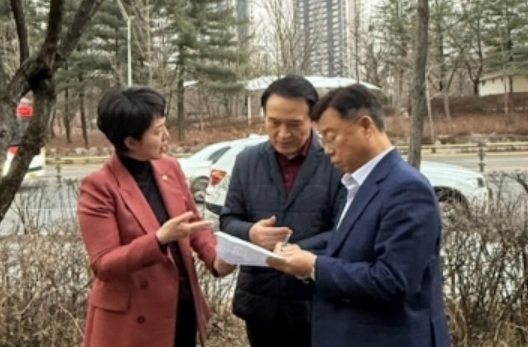미래교육과-3월 9일 신상진 성남시장, 임태희 교육감, 김은혜 국회의원이 3자 간담회를 갖고 경기형 과학고 후속조치를 논의하고 있다.