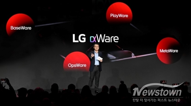 CES 2024에서 LG전자 VS사업본부장 은석현 부사장이 ‘LG 알파웨어’에 대해 설명하고 있는 모습. / 사진=LG전자 제공
