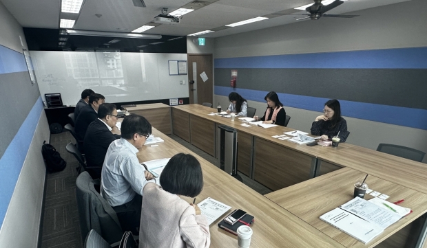 포항시는 25일 한국산업기술진흥원(KIAT)을 찾아 한국산업기술진흥원 기술동향조사실 관계자를 만나 그래핀을 국가첨단전략기술로 지정해 줄 것을 건의했다.