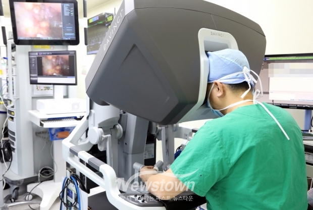 순천향대천안병원이 충남지역 최초로 도입한 로봇수술기 ‘다빈치XI’