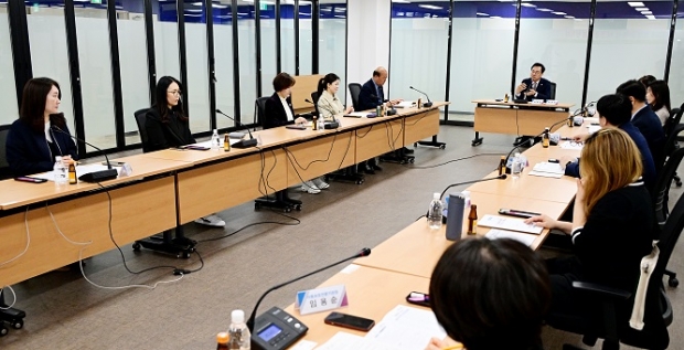 하병필 행정부시장이 17일 시청 나눔회의실에서 열린 '2025년 인천광역시 아동돌봄협의회'에서 인사말을 하고 있다.