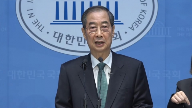 한덕수 전 국무총리가 2일 오전 서울 여의도 국회 소통관에서 제21대 대통령 선거 출마를 선언하고 있다.