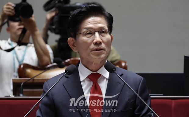 지난 9일 국민의힘 의원총회에 참석한 김문수 후보/국민의힘