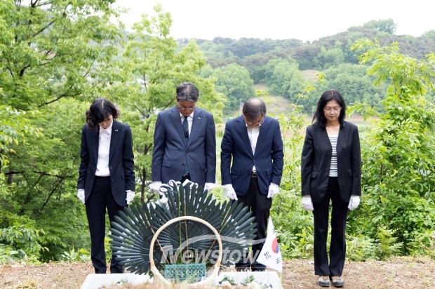 청양 출신 독립유공자 홍세표 지사 묘소 참배
