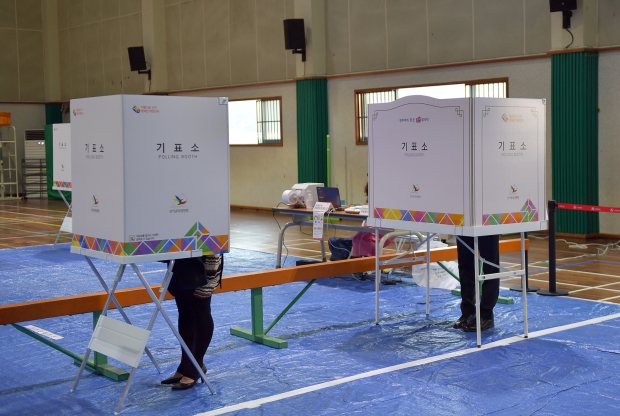 제21대 국회의원 사전투표 장면