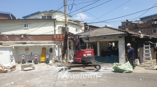 성매매집결지 내 영업업소 9차 행정대집행 단행…영업 전면 폐쇄_대집행 사진 /파주시