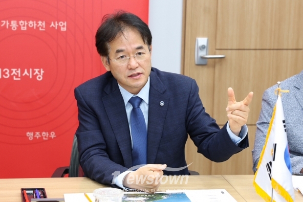 공공공간 조성 방향에 대해 설명하고 있는 이동환 고양특례시장/고양시