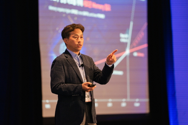 2024 SK 글로벌 포럼에서 기조연설을 하고 있는 곽노정 대표이사 사장