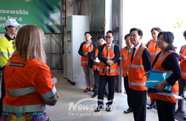 김태흠 충남도지사는 라운드 테이블에 이어 톤슬리 혁신파크 내 남호주 수소파크를 찾아 수소 생산·활용 등을 살폈다.