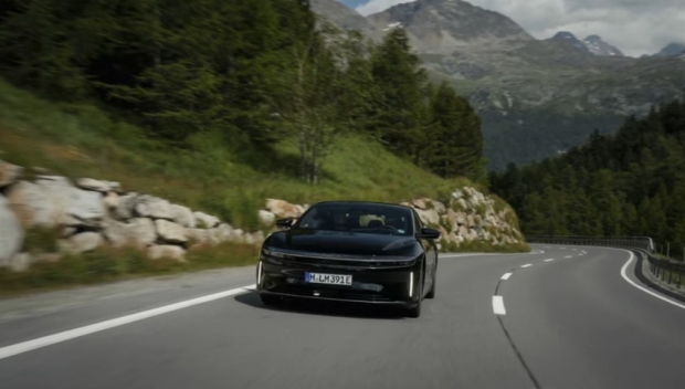 배터리 1회 충전에 1200km를 달리는 루시드의 전기자동차 / 사진=유튜브 소셜 카타 캡처