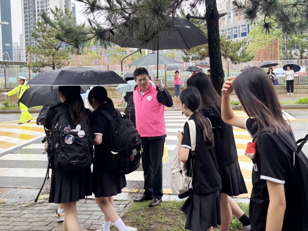 김정헌 인천 중구청장 69회 운서중 교통안전 현장점검