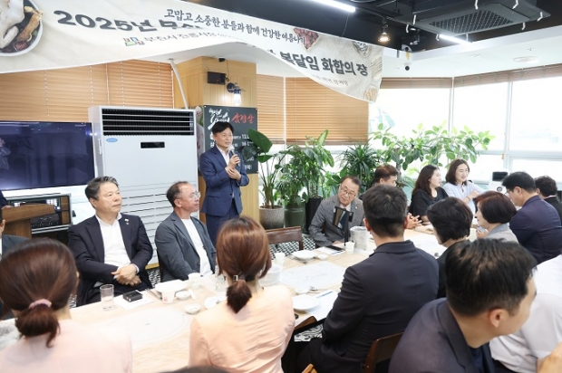 조용익 부천시장이 상인들에게 감사와 격려의 말을 전하고 있다