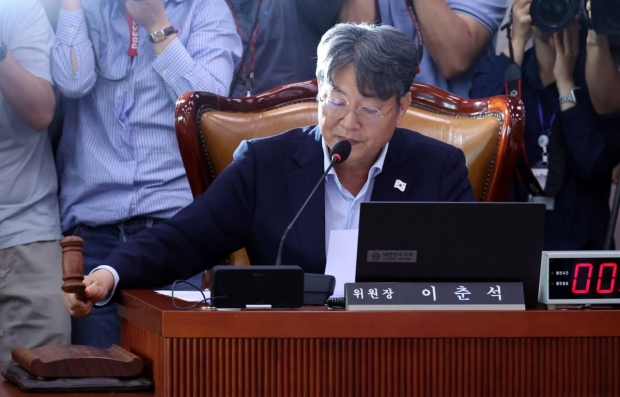 국회 본회의장에서 차명 주식 거래를 하다 입건된 이춘석 민주당 의원 / 이춘석 의원 페이스북