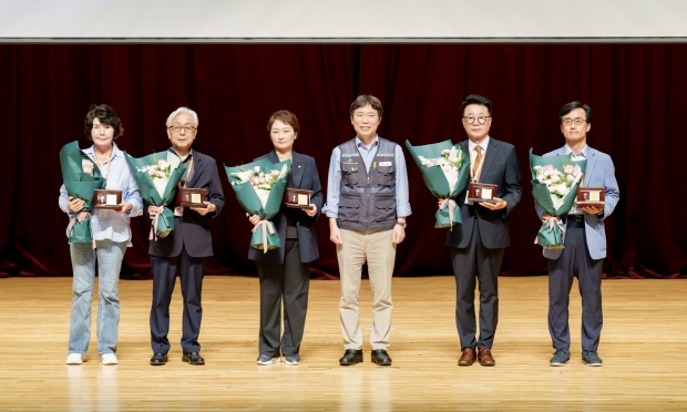 한수원 노조 선정 에너지 영웅상 수상자들