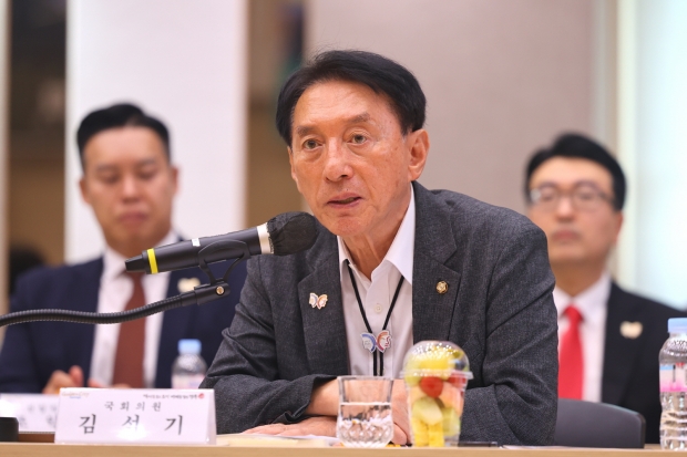 14일 경주시청 알천홀에서 열린 ‘국민의힘-경주시 정책간담회’에서 김석기 국회의원이 발언하고 있다.