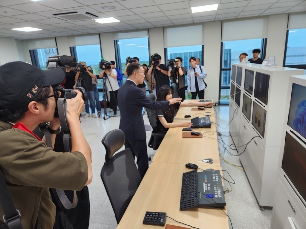 AI를 활용한 감시시스템도 중요정보와 개인정보를 제외해 언론에 공개했다.