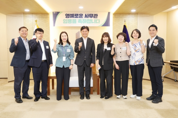 부천시 5급 사무관 승진자 임용장 수여식 단체 기념 촬영 / 부천시청