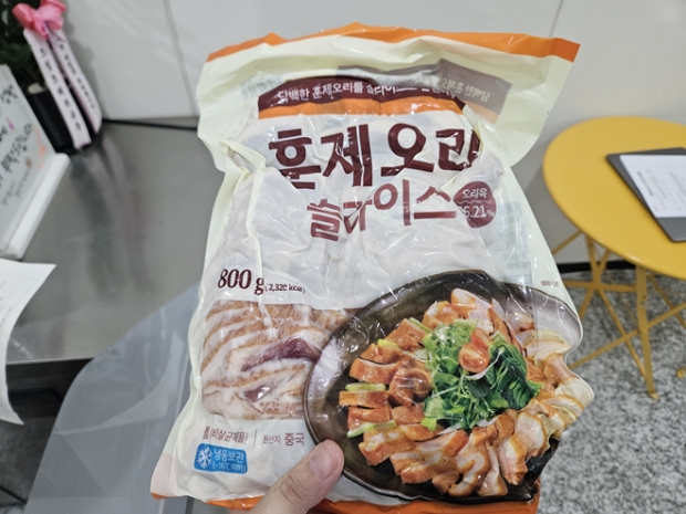 서울시 소재 A음식점에서 중국산 오리고기를 조리하여 배달앱에 훈제오리찜으로 판매하면서 오리 원산지를 국내산으로 거짓표시하여 판매