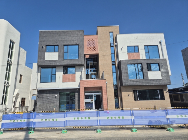 경주시 감포읍에 들어서는 ‘청년마을 공유주거’ 전경. 현재 공정률 90%로 이달 준공과 함께 입주자 모집에 들어간다.