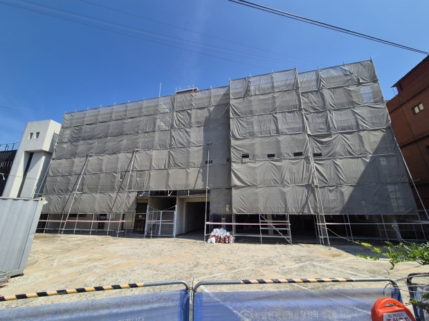 경주시 태종로 밀레니엄하우스를 리모델링 중인 ‘청년 임대주택’ 공사 현장. 오는 11월 준공을 목표로 공정이 진행되고 있다.