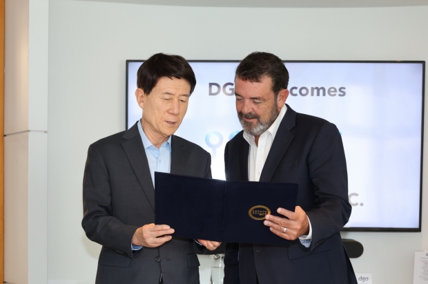 DGA 그룹 방문 건의서 전달