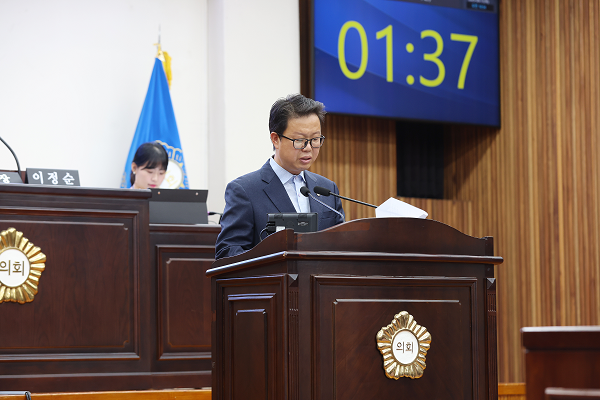 제306회 남동구의회 임시회 제2차 본회의에서 5분 발언 중인 장덕수 의원 / 남동구의회