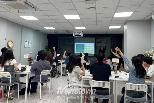 미혼 직원들이 지역 청년 네트워킹 데이 ‘청춘톡톡’프로그램에 적극적으로 참여하고 있다./고양시