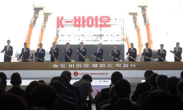 2024년 7월 3일 롯데바이오로직스 착공식. 롯데바이오로직스는 송도에 조성되는 바이오캠퍼스 1공장 건립 목적으로 2023~2024년 5,500만 달러 투자에 이어 올해 2,870만 달러 투자를 결정했다.