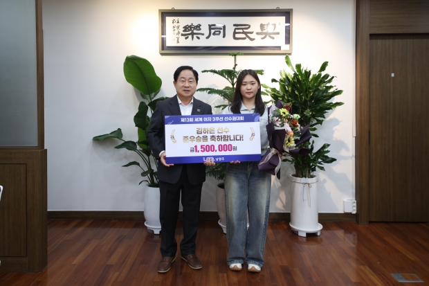 (좌) 주광덕 시장 (우) 김하은 선수