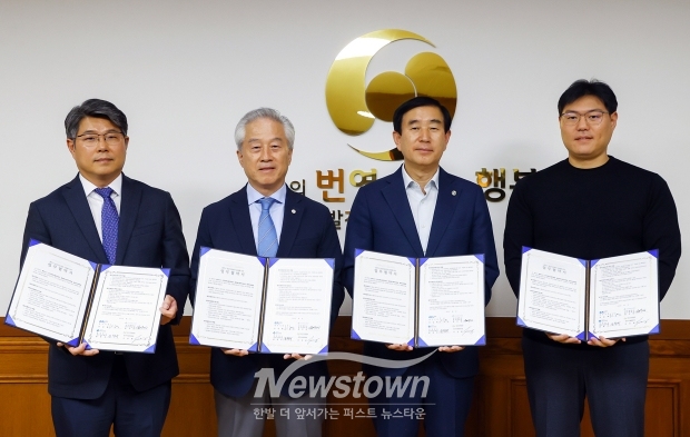 지역 응급의료기관과 응급실 운영 지원 업무협약식. 사진)좌측부터 정우진 건국대충주병원장, 윤창규 충주의료원장, 조길형 충주시장, 이민준 충주미래병원장