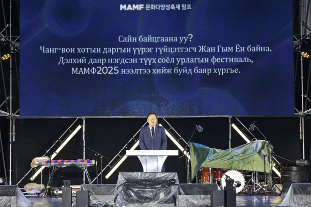 창원특례시가 지난 24일 저녁  창원 용지문화공원 메인무대에서 '다름을 잊고 다음을 잇다’ MAMF(맘프) 축제 창원서 개막식을 가졌다/창원특례시