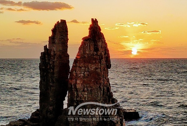 현제바위 일몰 장면