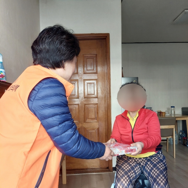 창원특례시, 환절기 홀몸 어르신 내의 지원 사업 추진한다/창원시