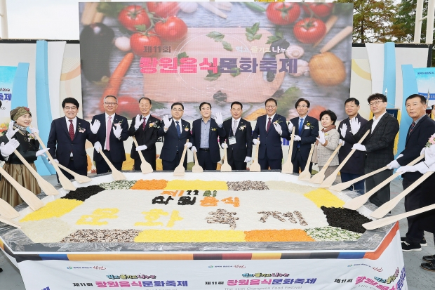 창원특례시는 8일 용지문화공원에서 열린"제11회 창원음식문화축제"를 시민들의 열띤 참여 속에 성공적으로 마무리했다/창원특례시